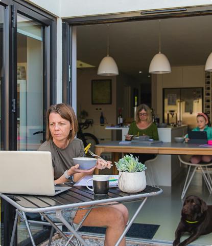 Solutions-HOME-OFFICE-WORKER