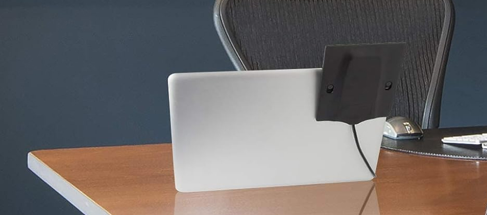 ULTRA-FAST, RELIABLE 5G INTERNET THAT GOES TO WORK